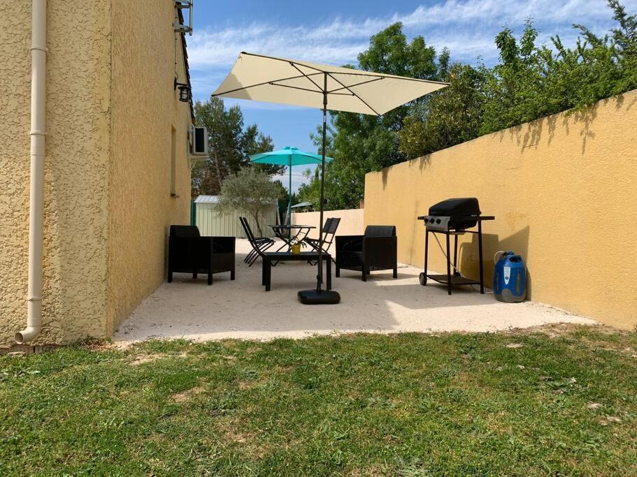 Loue Studio Dans Une Villa Avec Piscine Terrasse Saint-Theodorit Buitenkant foto