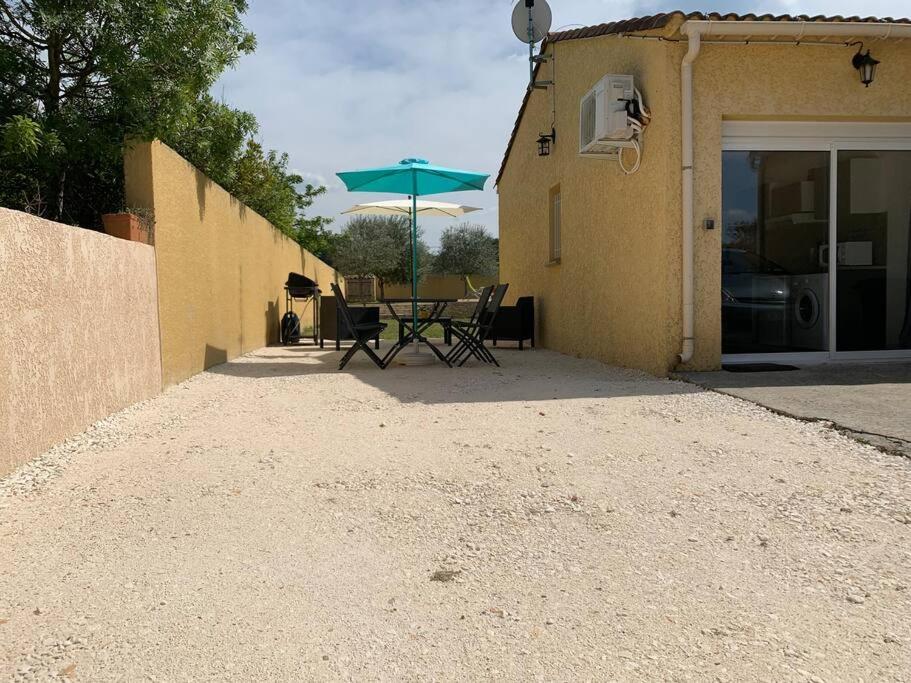 Loue Studio Dans Une Villa Avec Piscine Terrasse Saint-Theodorit Buitenkant foto